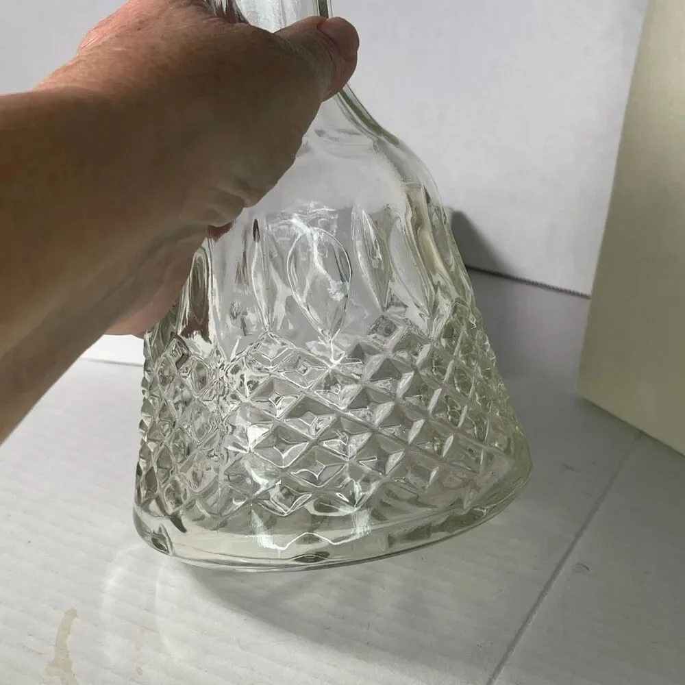 Vintage 1981 Mogen David decanter corked 12:75” bottle